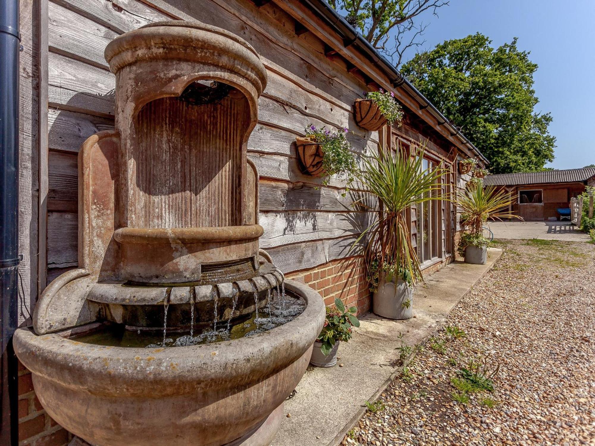 The Barn Villa Coldwaltham Exteriör bild